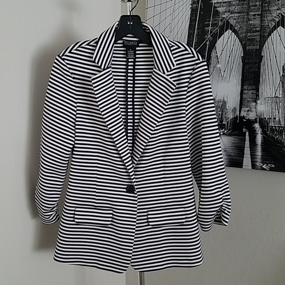 NWOT SOHO Apparel LTD Navy/Whit Blazer